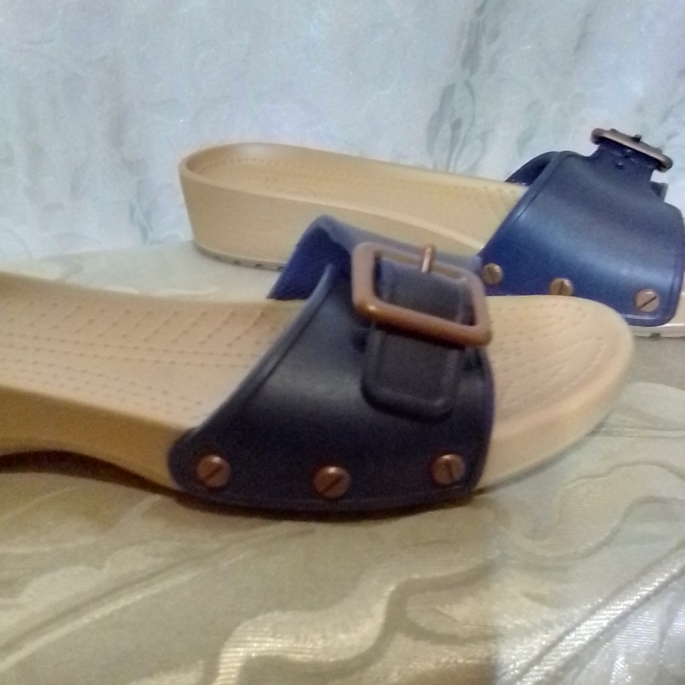 Crocs Slip On Sandals - Picture 2 of 11